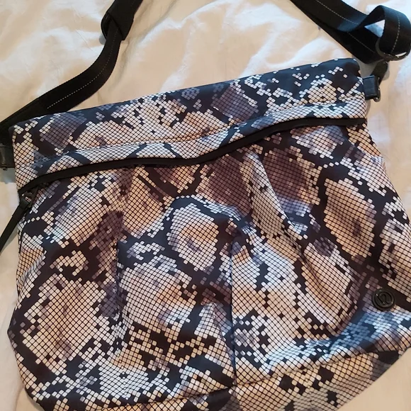 Lululemon tote - Picture 2 of 5